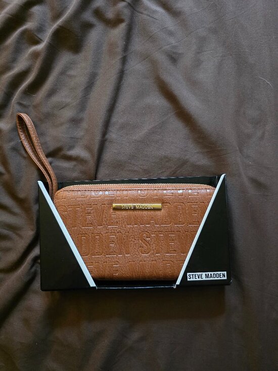 Steve Madden Handbags - NWT Steve Madden Oversized Wallet